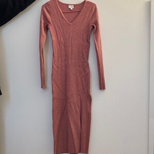 Song of Style Ribbed V‑Neck Midi Dress in Dusty Rose